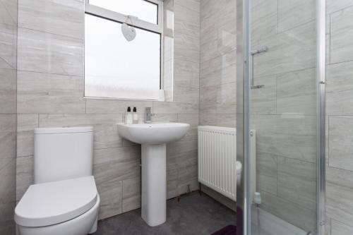 Preston Blackpool Road Apartment - Sleeps 6 - Ideal Location