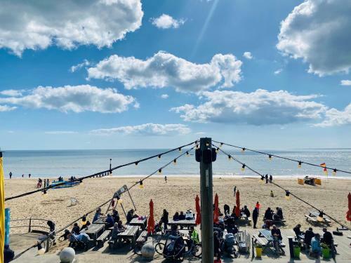 Luxury Apartment 5 Min Walk To Southbourne Beach.