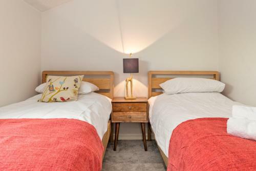 Solace - Beautiful Cottage, Views Over The Wooded Valley