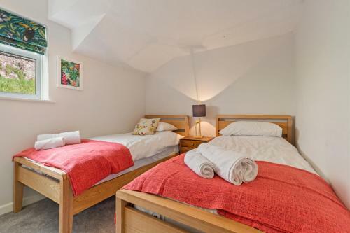Solace - Beautiful Cottage, Views Over The Wooded Valley