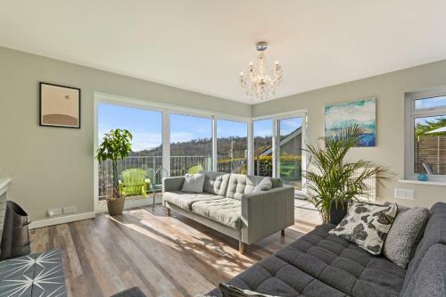 Solace - Beautiful Cottage, Views Over The Wooded Valley