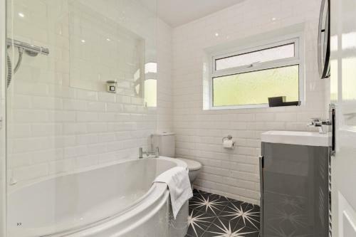 Solace - Beautiful Cottage, Views Over The Wooded Valley