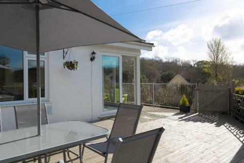 Solace - Beautiful Cottage, Views Over The Wooded Valley