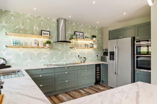 Solace - Beautiful Cottage, Views Over The Wooded Valley