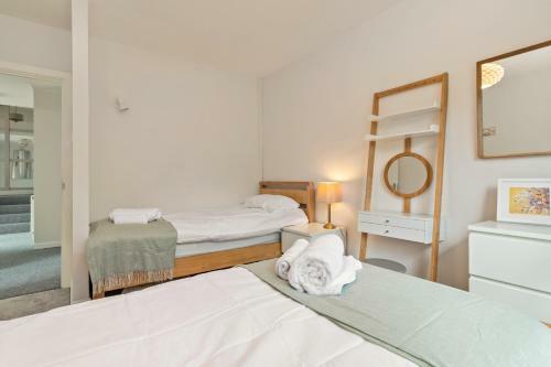Solace - Beautiful Cottage, Views Over The Wooded Valley