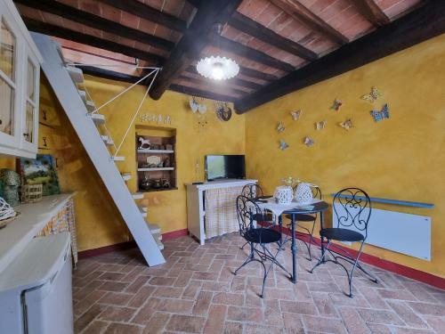 Mesmerising Holiday Home In Calomini With Private Pool