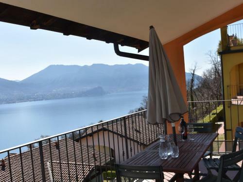 Lakeview Apartment In Oggebbio With Swimming Pool