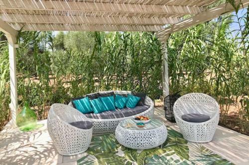 Superb Villa With Private Swimming Pool Near The Beach