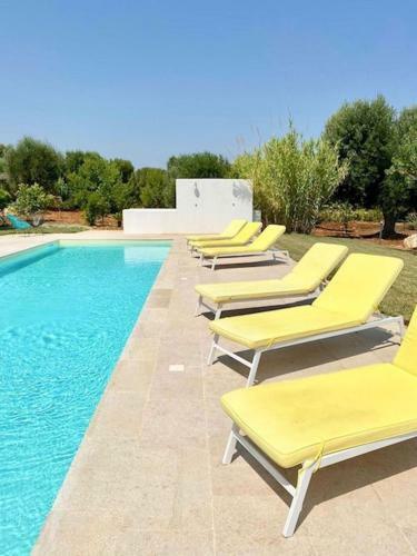Superb Villa With Private Swimming Pool Near The Beach