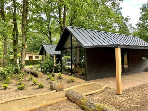 Nieuwe Tiny Lodges En Chalets Op Chaletpark Kempenbos