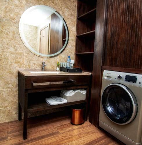 Hotel Ioka H�tel & Suites Lom�