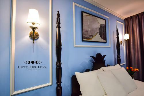 Hotel Del Luna
