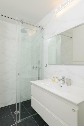 Beach Apartment Prime Location Terrace & Sea View