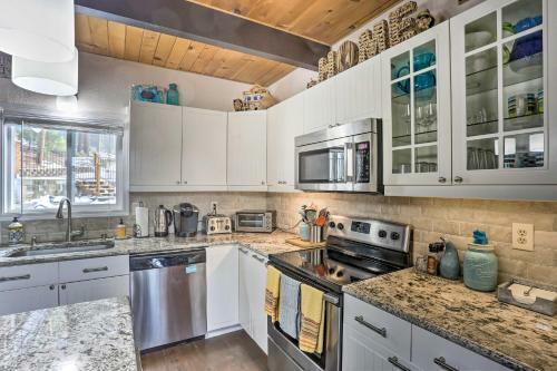 Lake Almanor Cabin With Deck, Less Than Half Mile To Beach!