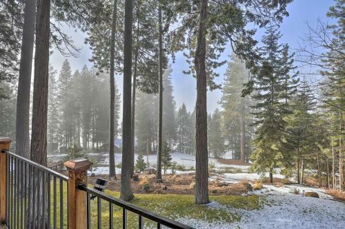 Lake Almanor Cabin With Deck, Less Than Half Mile To Beach!