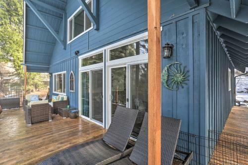 Lake Almanor Cabin With Deck, Less Than Half Mile To Beach!
