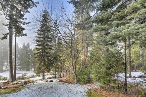 Lake Almanor Cabin With Deck, Less Than Half Mile To Beach!