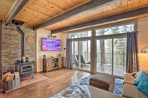 Lake Almanor Cabin With Deck, Less Than Half Mile To Beach!