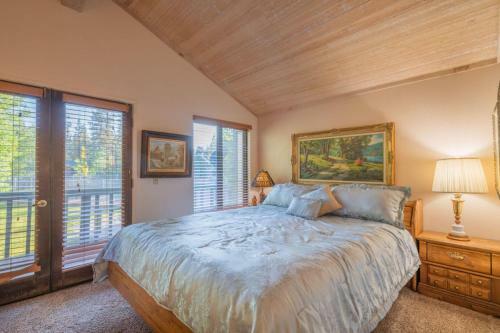 Lakefront Viking Oasis
