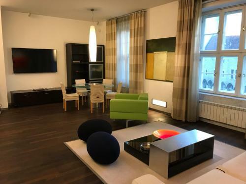 Dream Stay - Luxury Design Apartment With Main Square View And Jacuzzi