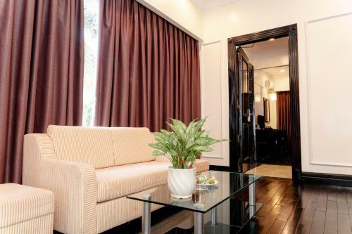 White Palace Thai Binh Hotel