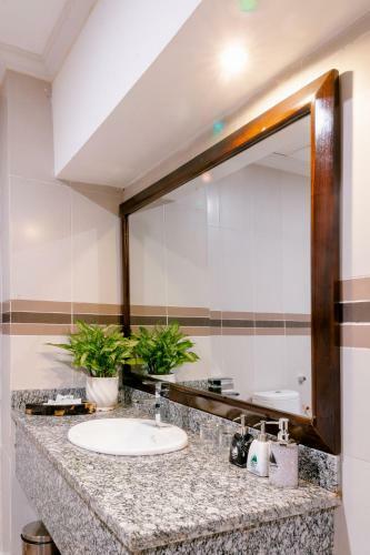 White Palace Thai Binh Hotel