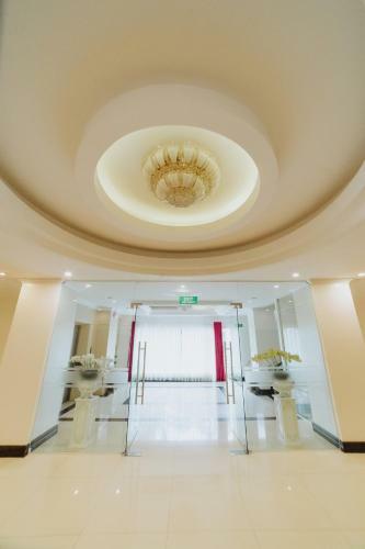 White Palace Thai Binh Hotel
