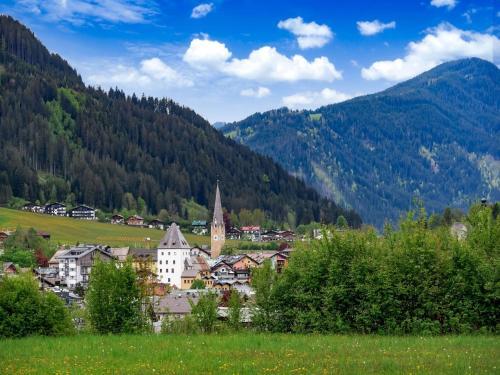 Beautiful Apartment In Kitzbuhel With A Garden