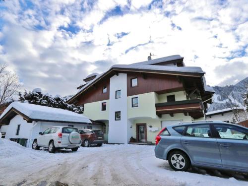 Beautiful Apartment In Kitzbuhel With A Garden