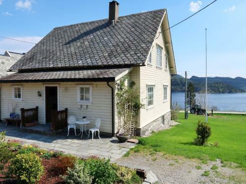 Holiday Home Kvamsvika - Fjs560