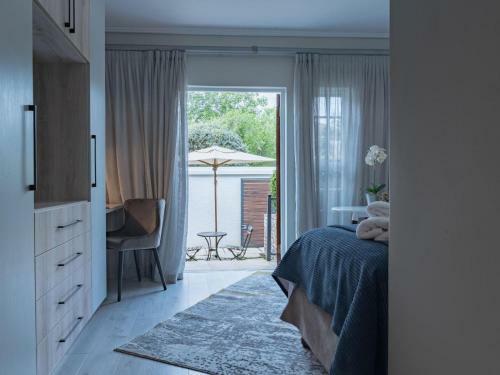 Hostal Royal Albert Suites