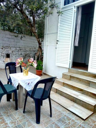 Hostal Tilis Guesthouse