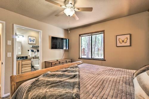 Bright Pinetop Cabin With Deck - Pet Friendly!