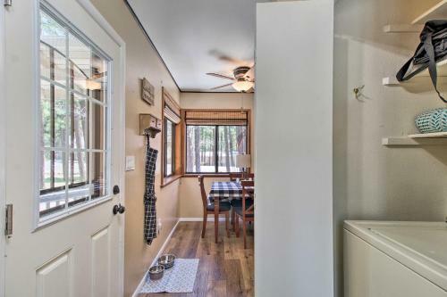 Bright Pinetop Cabin With Deck - Pet Friendly!