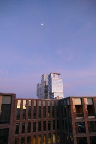10. Floor Apartment Near City Center
