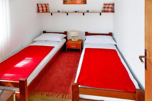 Apartment In Vir Near The Beach