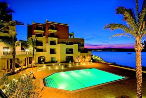 Spacious Luxurious Apartment With Seaview