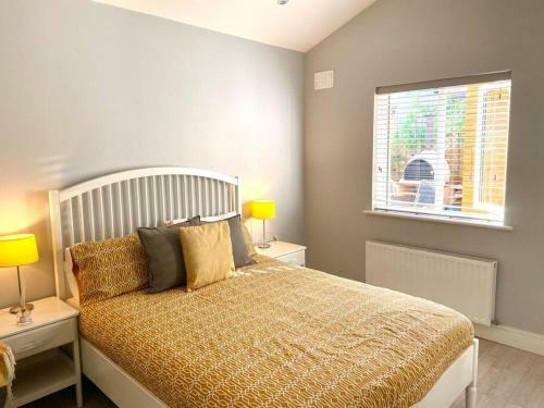 Apartamento Adorable 2 Double Bedroom Suite W/ Parking