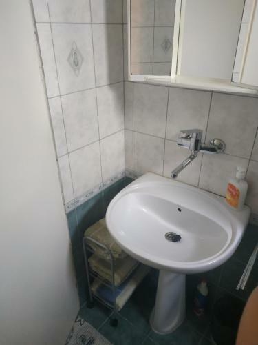 Apartmani Moni