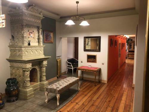 Classical Large Apartment On Alberta Street