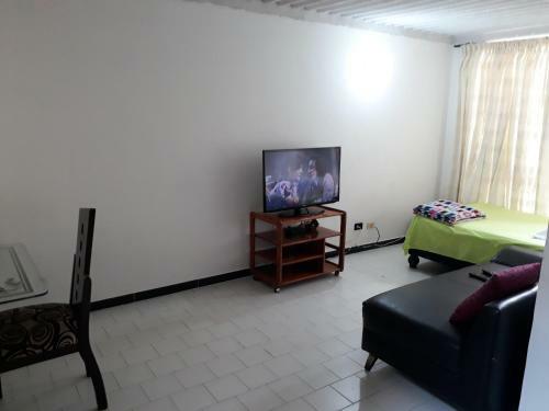 Casa de Dos Pisos Al Sur de Cali - Parqueadero Privado