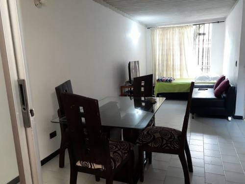 Casa de Dos Pisos Al Sur de Cali - Parqueadero Privado
