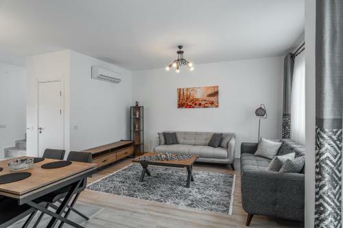 Duplex Villa In Yal?kavak With A Beautiful Garden