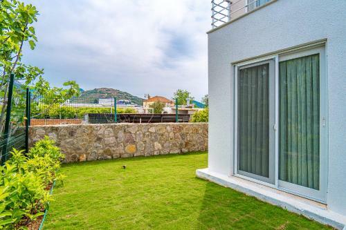 Duplex Villa In Yal?kavak With A Beautiful Garden