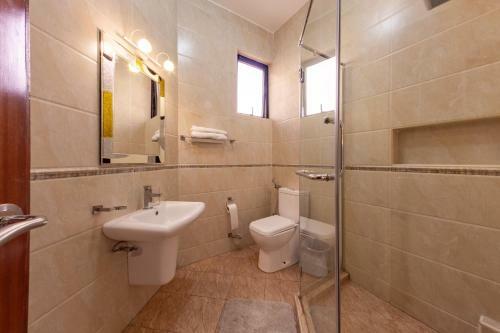 Nairobi Elegant 2-bedroom Apartment With Pool/gym