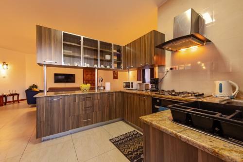 Nairobi Elegant 2-bedroom Apartment With Pool/gym