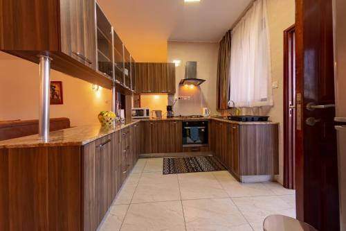 Nairobi Elegant 2-bedroom Apartment With Pool/gym
