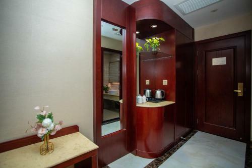 Thw Hotel