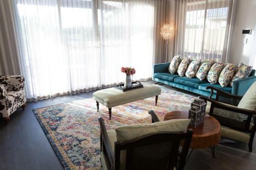 Chic Retreat