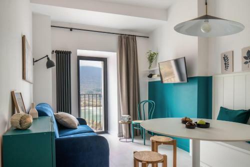 La Porticina. Your Lake View Home.